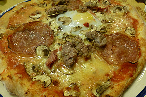 Best pizza in De Pijp Amsterdam at L'Angoletto